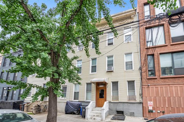 Exterior, Facade, Brick Facade, Rowhouse