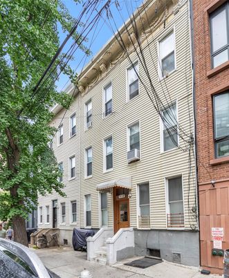 Exterior, Facade, Brick Facade, Rowhouse