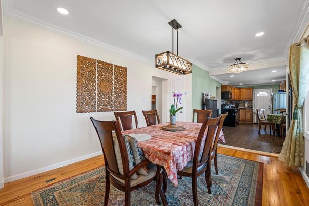 Dining room, Interior, Kitchen, Pendant Lights, Recessed Lighting, Wood Texture Flooring