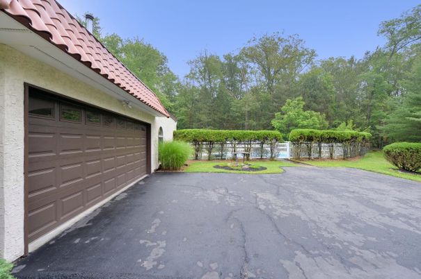 Detached Garage, Exterior