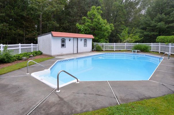 Exterior, Pool