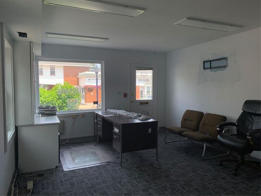 Home Office, Interior