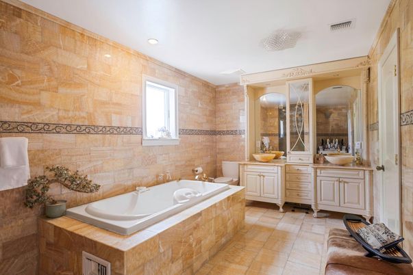 Bathroom, Dual Sink Vanities, Interior, Recessed Lighting