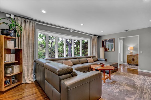 Interior, Living room, Recessed Lighting, Wood Texture Flooring