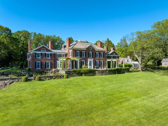 Backyard, Exterior, Facade, Brick Facade, Georgian