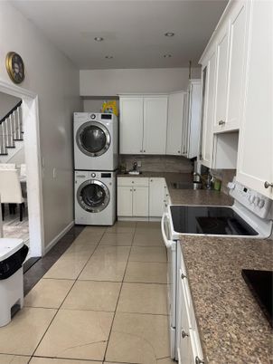 Interior, Kitchen, Recessed Lighting, Washer