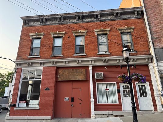 Exterior, Facade, Brick Facade, Rowhouse