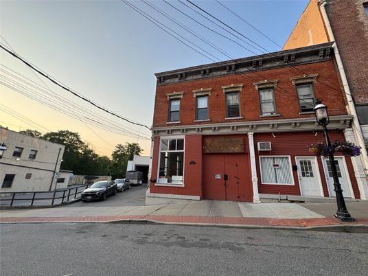 Exterior, Facade, Brick Facade, Rowhouse