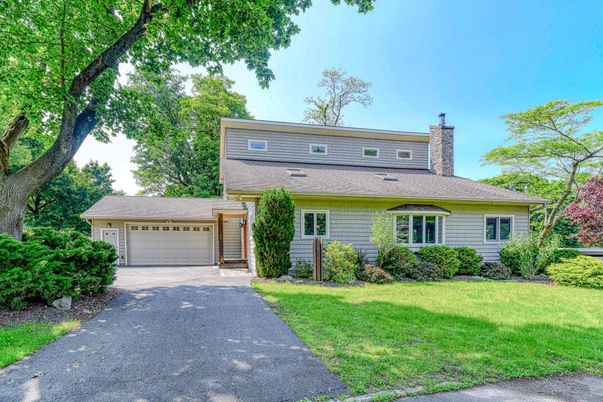 Attached, Exterior, Facade, Cape Cod