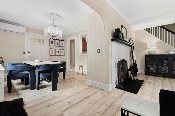 Chandelier, Dining room, Fireplace, Interior, Wood Texture Flooring