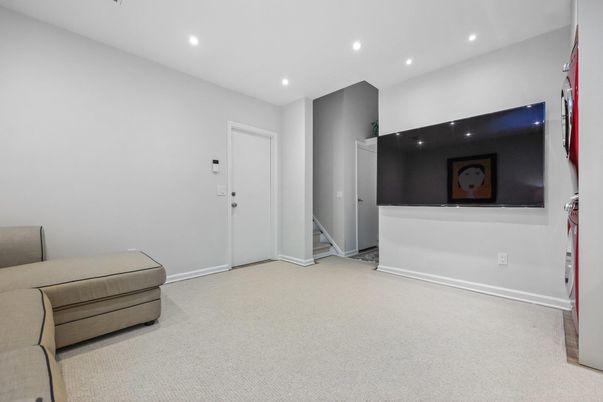 Empty room, Interior, Recessed Lighting