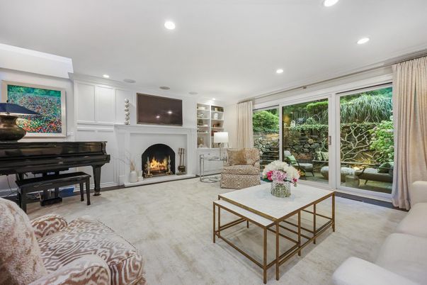 Fireplace, Interior, Living room, Piano, Recessed Lighting