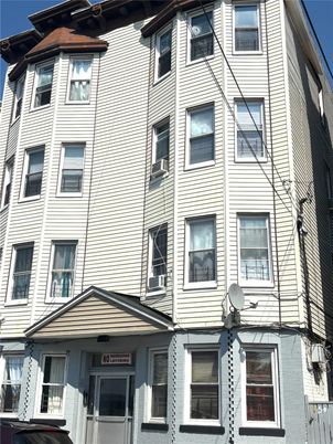 Exterior, Facade, Rowhouse
