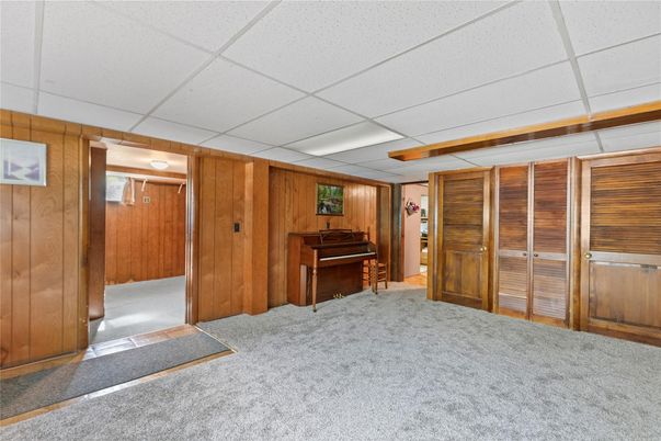 Empty room, Interior, Piano, Wooden Walls
