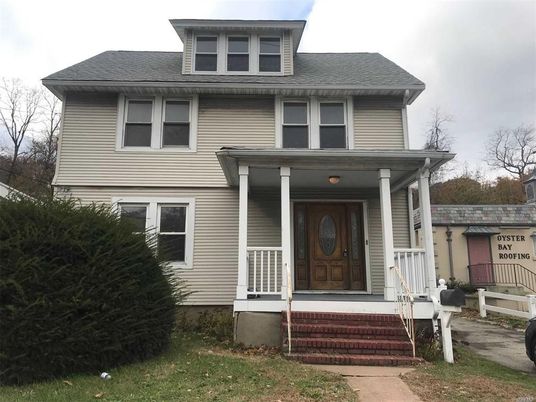 Exterior, Facade, American Foursquare