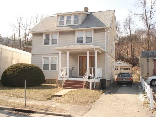 Attached, Exterior, Facade, American Foursquare