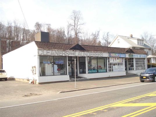 Exterior, Facade, Ranch