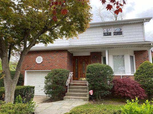 Attached, Exterior, Facade, Brick Facade, American Foursquare