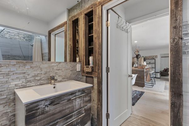 Bathroom, Interior, Recessed Lighting, Wood Texture Flooring