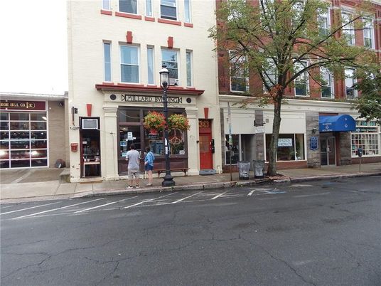 Exterior, Facade, Rowhouse