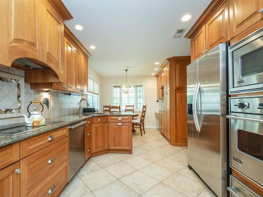 Chandelier, Dining room, Interior, Kitchen, Pendant Lights, Recessed Lighting, Stainless Steel Appliances