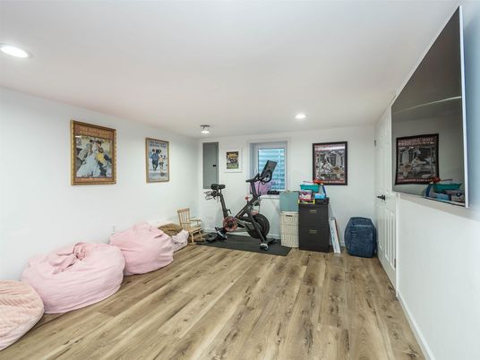Fitness Equipment, Interior, Recessed Lighting, Wood Texture Flooring