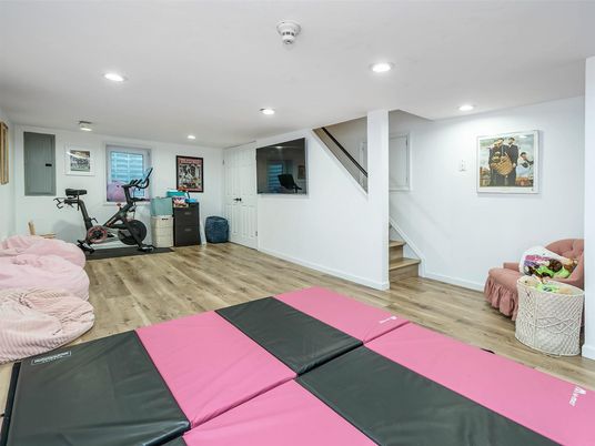 Fitness Equipment, Interior, Recessed Lighting, Wood Texture Flooring
