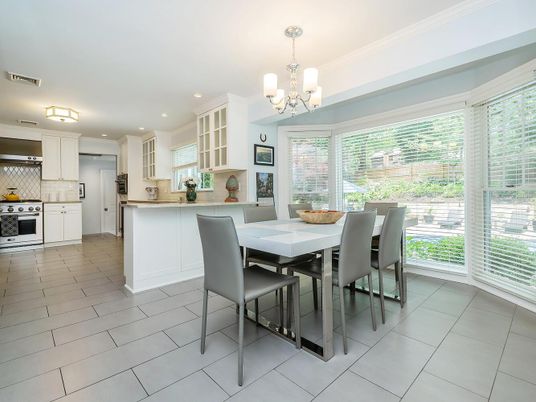 Chandelier, Dining room, Interior, Kitchen, Recessed Lighting, Stainless Steel Appliances
