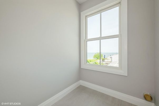 Empty room, Interior, Water