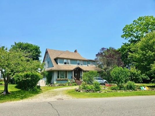 Backyard, Exterior, Facade, Queen Anne Victorian