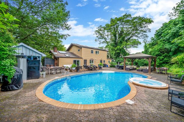 Exterior, Pool