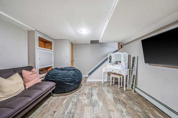 Interior, Recessed Lighting, Wood Texture Flooring