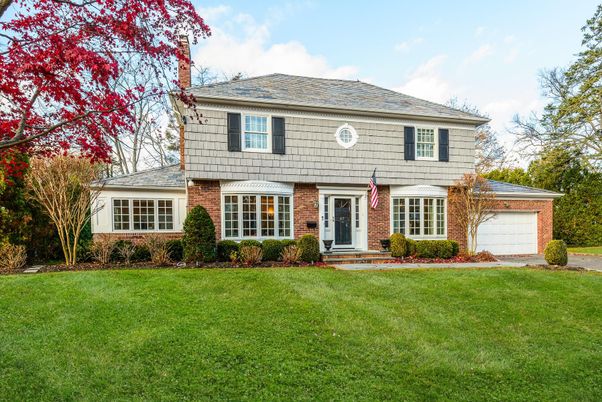 Attached, Exterior, Facade, Brick Facade, Georgian