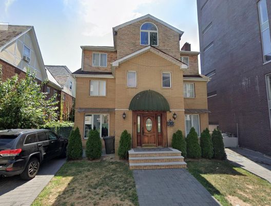 Exterior, Facade, Rowhouse