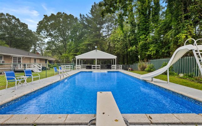 Exterior, Playground, Pool