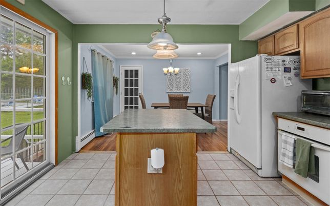 Dining room, Interior, Kitchen, Pendant Lights, Recessed Lighting, Wood Texture Flooring