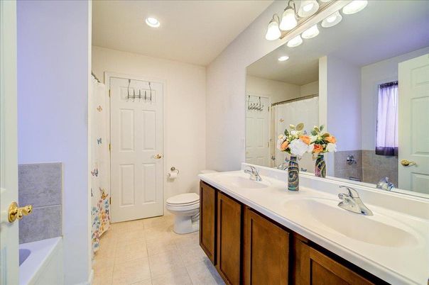 Bathroom, Dual Sink Vanities, Interior, Recessed Lighting