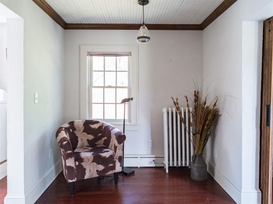 Interior, Pendant Lights, Wood Texture Flooring