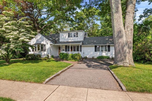 Exterior, Facade, Cape Cod