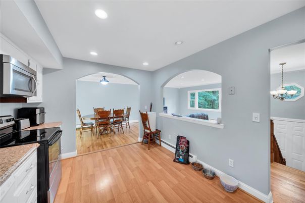 Chandelier, Dining room, Interior, Recessed Lighting, Wood Texture Flooring