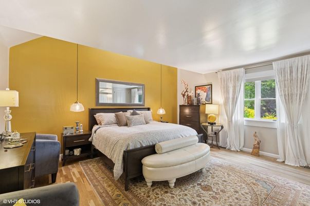 Bedroom, Interior, Pendant Lights, Wood Texture Flooring