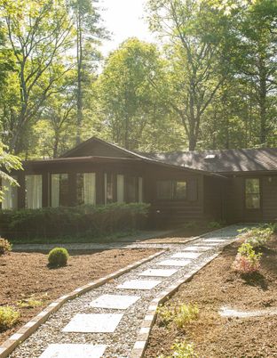 Exterior, Facade, Ranch