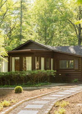Exterior, Facade, Ranch