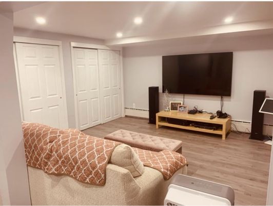 Interior, Recessed Lighting, Wood Texture Flooring