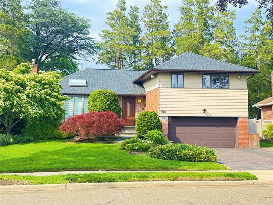 Attached, Exterior, Facade, Brick Facade, Split Level