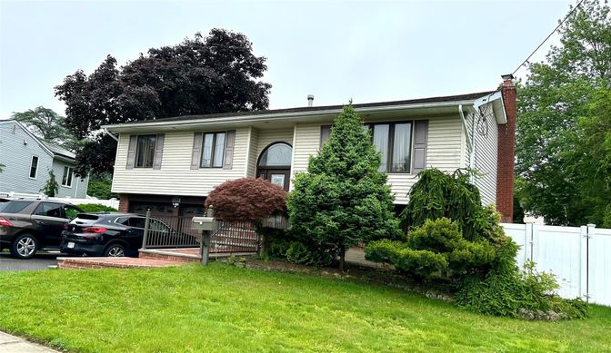 Attached, Exterior, Facade, Raised Ranch