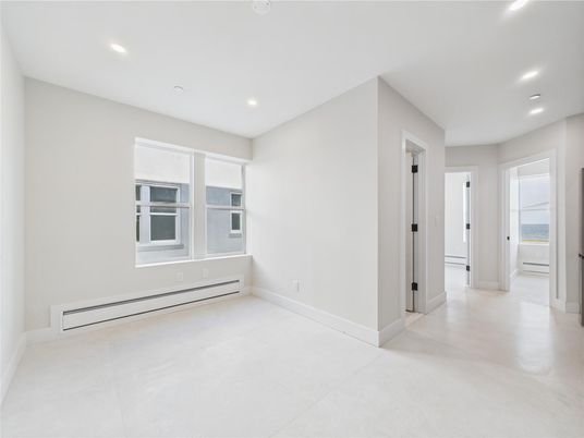 Empty room, Interior, Recessed Lighting, Water