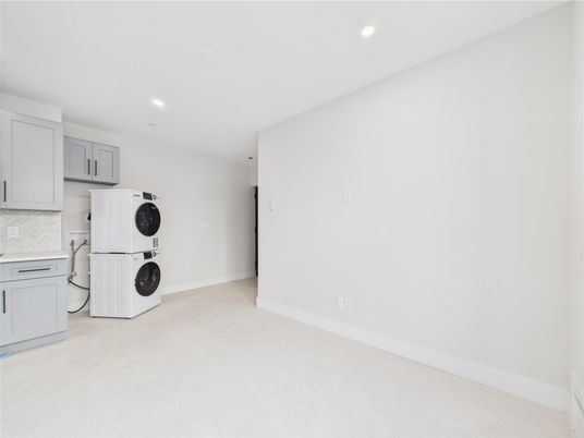 Interior, Kitchen, Recessed Lighting, Washer
