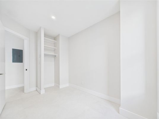 Empty room, Interior, Recessed Lighting