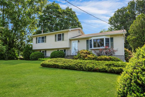 Backyard, Exterior, Facade, Split Level